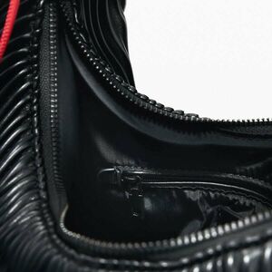 Desigual μαύρη τσάντα ώμου LITIO SAMARRA 26SAXP54